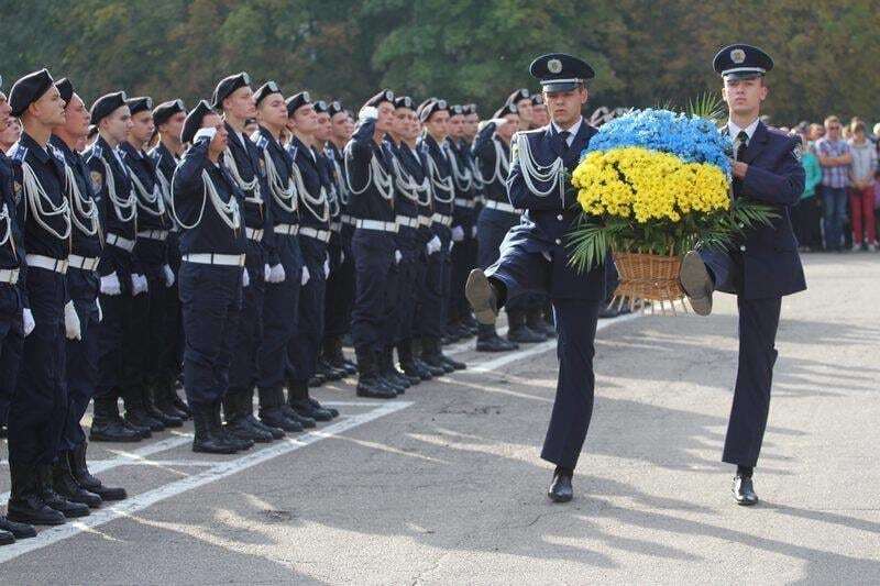 В Херсоне экс-куратор Антимайдана приняла присягу у полицейских курсантов