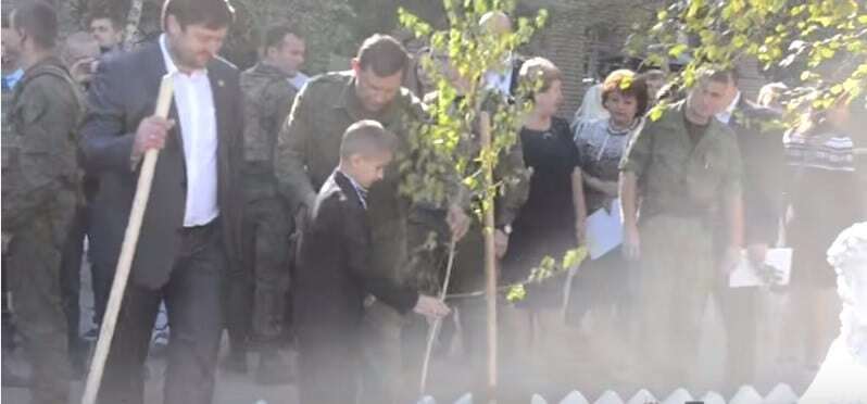 Захарченко приехал в Горловку к детям с кучей охранников: опубликованы фото