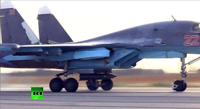 Россия использует в Сирии "вежливые самолеты" без опознавательных знаков: видеофакт