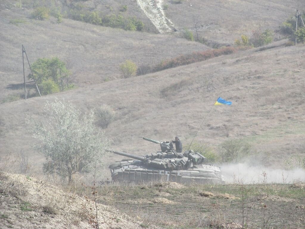 Штаб АТО показал отвод вооружений на Луганщине: опубликованы фото и видео