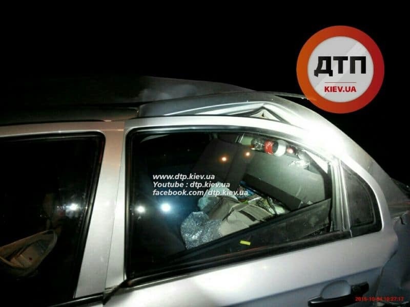 В Киеве пьяный водитель устроил "огненное" ДТП: фото с места аварии