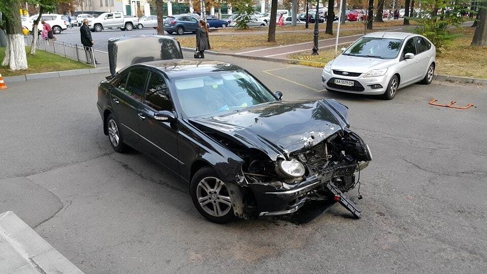 У Києві вранці зіткнулися два автомобілі: є постраждалі