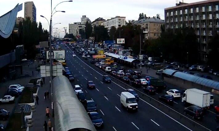 В Киеве авария на Дружбы Народов спровоцировала пробку