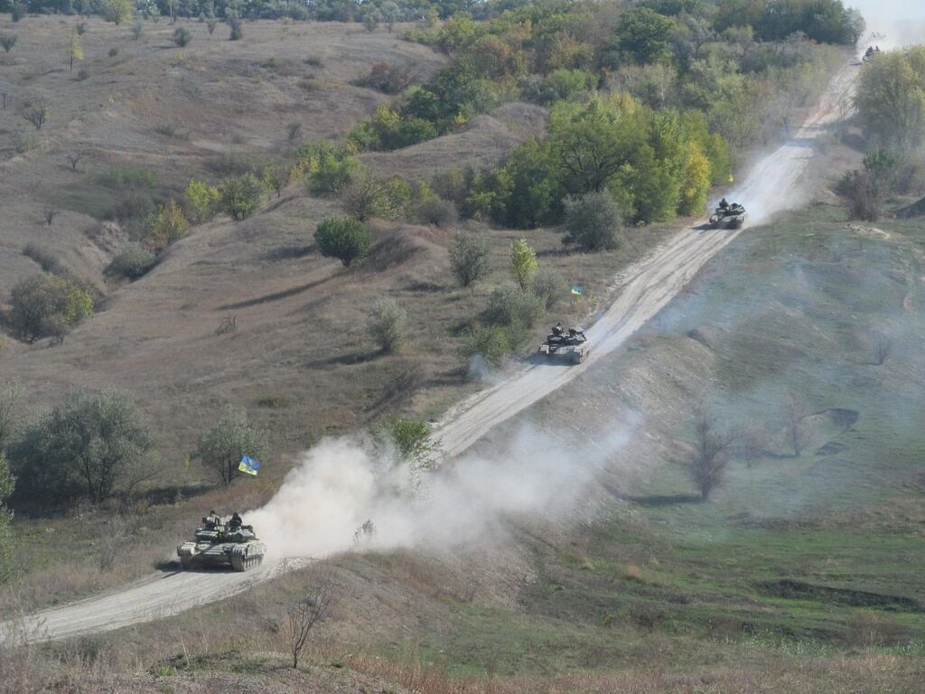 Штаб АТО показал отвод вооружений на Луганщине: опубликованы фото и видео