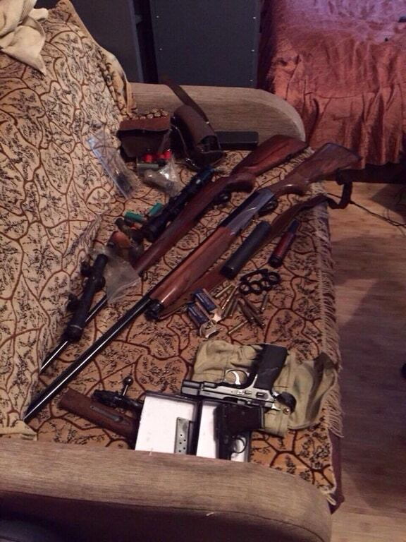 Під Києвом вилучили арсенал з десятками "стволів" і гранатами: опубліковані фото