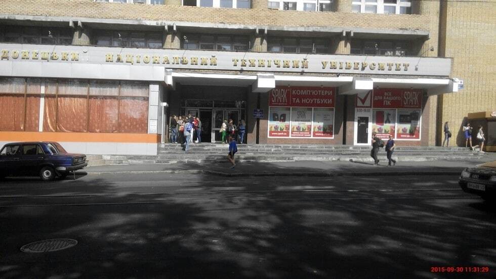 Терористи на плакатах і порожнеча на вулицях: опубліковані нові фото "столиці ДНР"