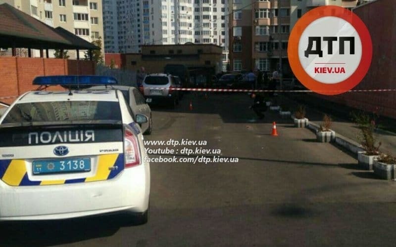 Разбойное ограбление в Киеве: у мужчины отобрали сумку денег