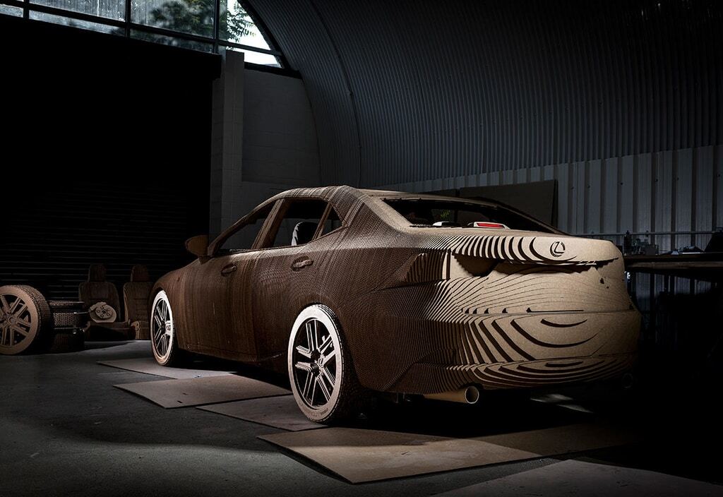 У мережі показали картонний Lexus в натуральний розмір: опубліковані фото 
