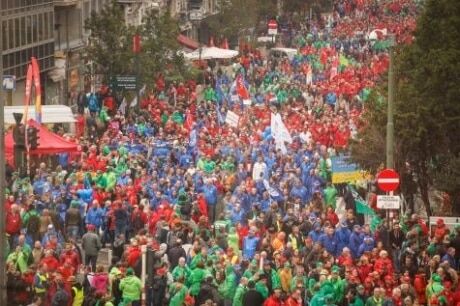 У Брюсселі до 100 тисяч демонстрантів вийшли на протести: опубліковані фото