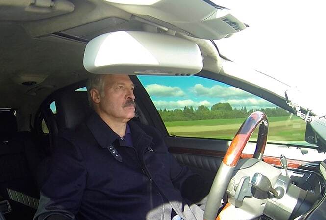 Лукашенко порушив правила дорожнього руху: фото- і відеофакт