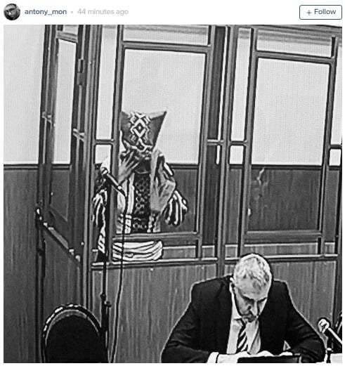 Савченко вдягла на голову мішок під час засідання суду: фотофакт
