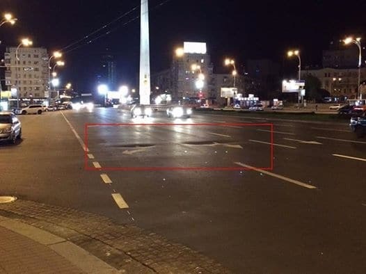 В Киеве асфальт просел через два месяца после "ремонта": фотофакт