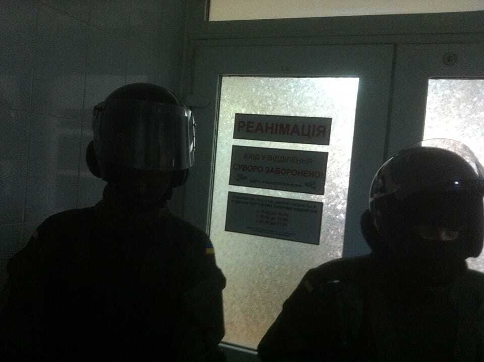Мосийчука в больнице взяли под вооруженную охрану: опубликованы фото