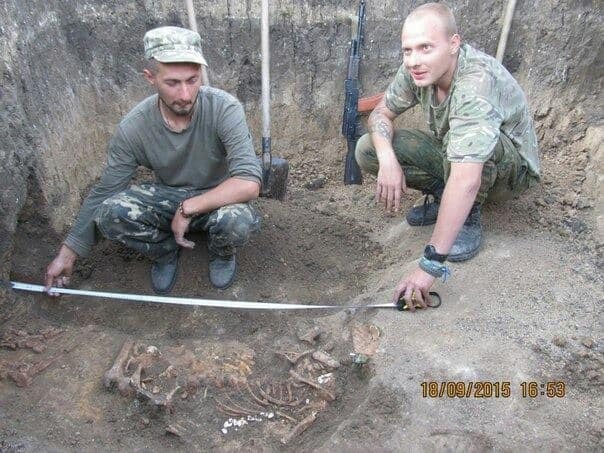 Боєць провів археологічні розкопки прямо в зоні АТО: опубліковані фото