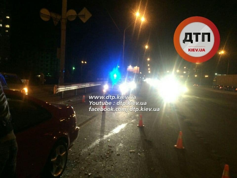 У Києві п'яний водій розбив три автомобілі: фотофакт