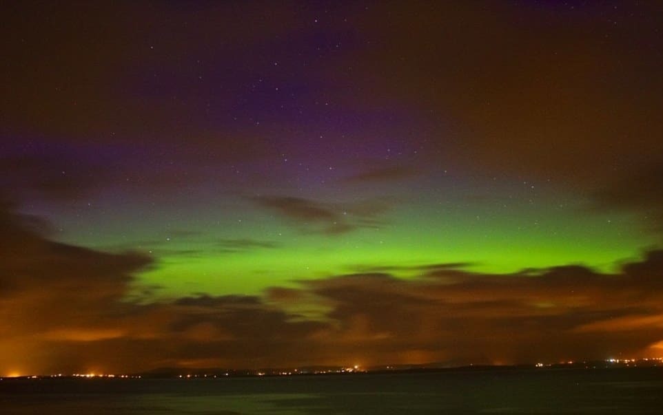 В небе над Британией ночью взошла "Аврора": фото феномена природы
