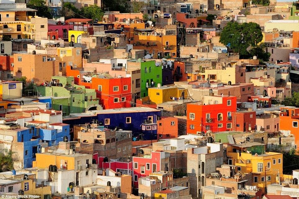 Невероятная игра красок: 11 самых ярких городов мира