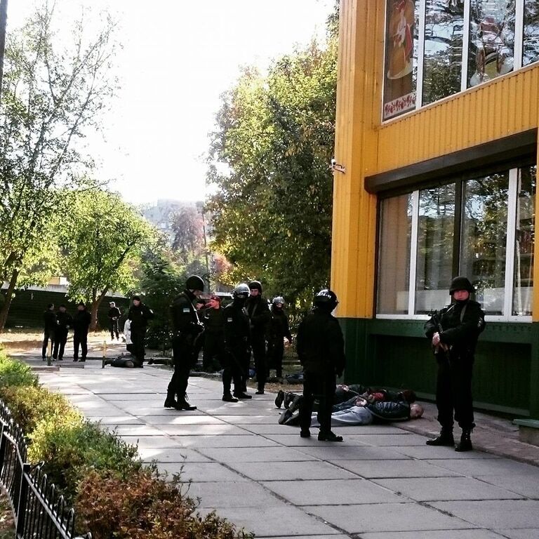 В Киеве спецназ со стрельбой задержал рэкетиров: подробности
