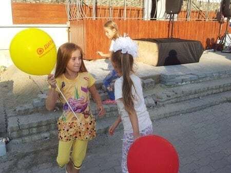 "Это вам не Гейропа": в России детей на открытии алкомаркета развлекали стриптизерши