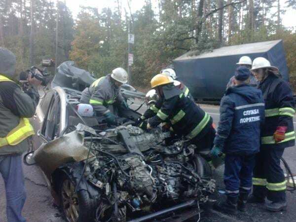 Под Киевом неуправляемый автомобиль врезался в фуру, водитель погиб. Схема ДТП