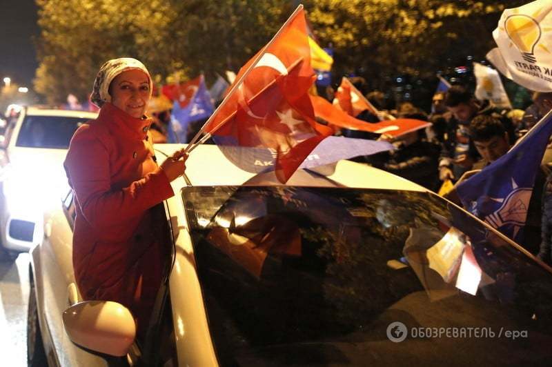 У Туреччині почалися протести через перемогу партії Ердогана: фоторепортаж