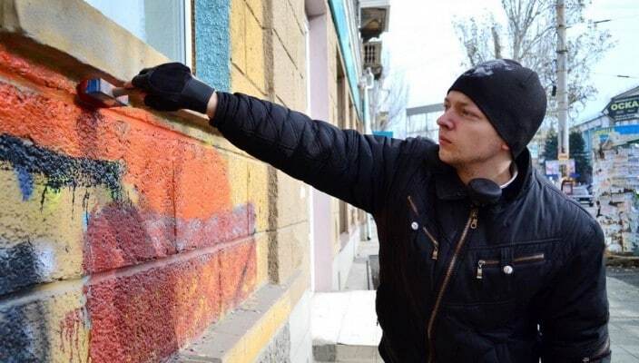 В окупованому Луганську зафарбували українські прапори чорним: опубліковані фото