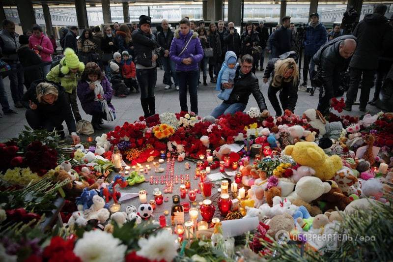 Слезы и скорбь России: в Питере и Москве оплакивают жертв авиакатастрофы в Египте. Фоторепортаж