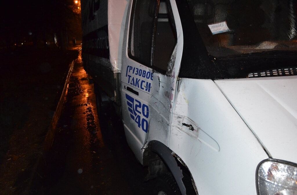 В Харькове водитель грузового такси сбил полицейского и сбежал: фото с места событий