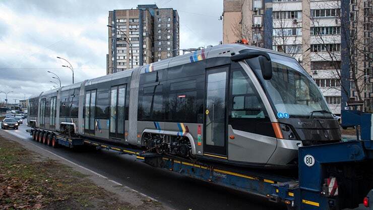 По-европейски: киевлянам показали новые суперсовременные трамваи