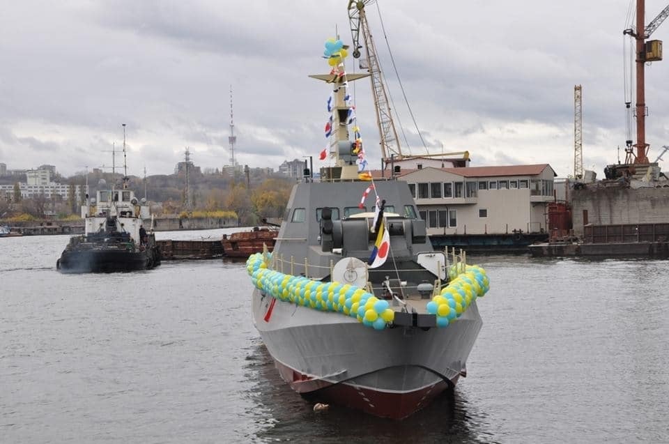 Перший пішов: в Україні спустили на воду новий броньований катер "Гюрза М". Фоторепортаж