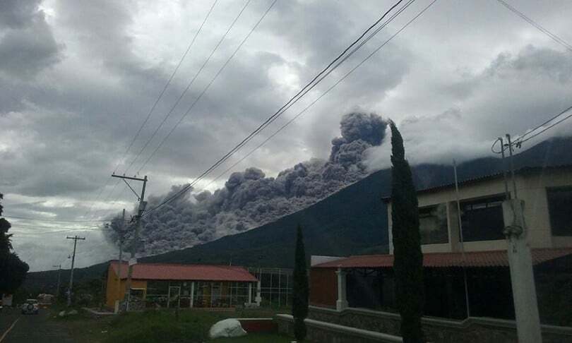В Гватемале началось извержение огромнейшего вулкана: завораживающее фото