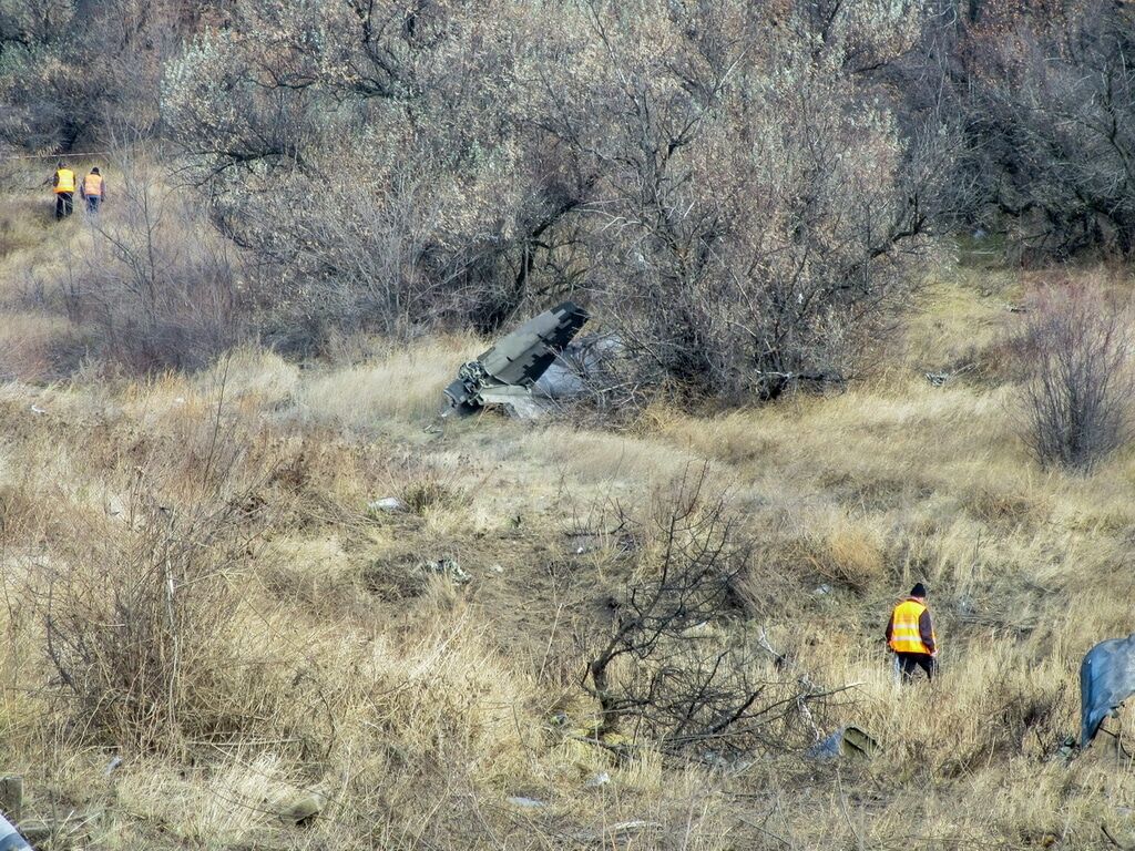 Обломки СУ-25 разлетелись на километр: новые фото с места аварии