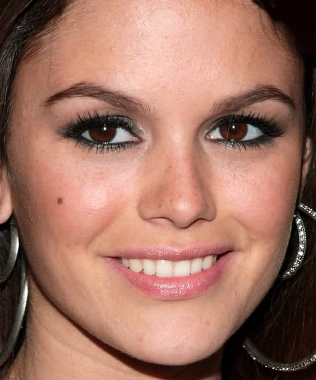 Поцелуй солнца: самые красивые звезды с веснушками