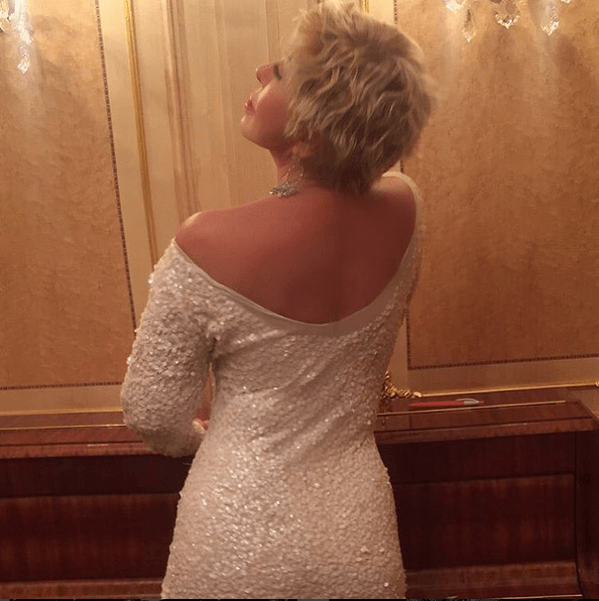 61-річна Любов Успенська показала фігуру в спокусливій сукні
