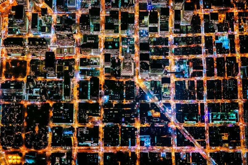 Фотограф покорил мир снимками ночных городов с нереальной высоты
