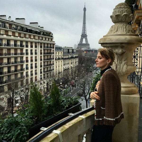 Рената Литвинова уехала из России в Париж