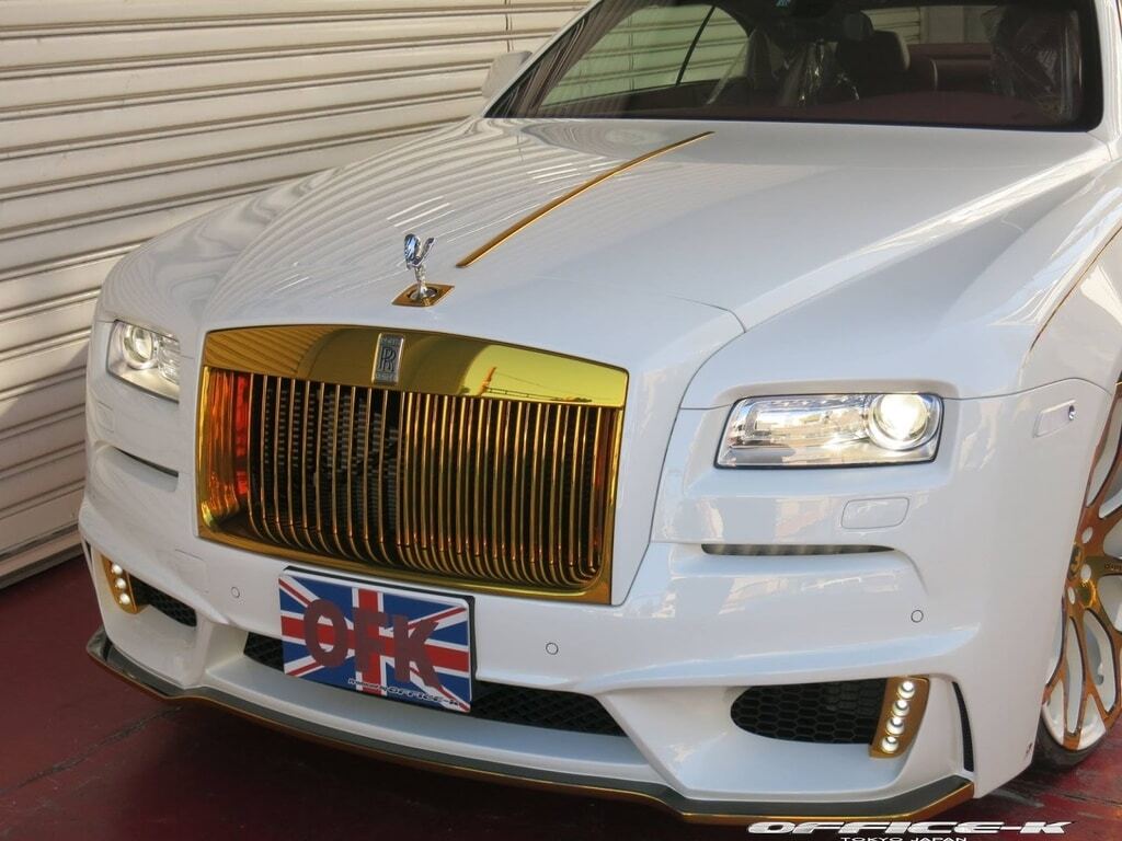 Больше роскоши: создан уникальный Rolls-Royce в золоте