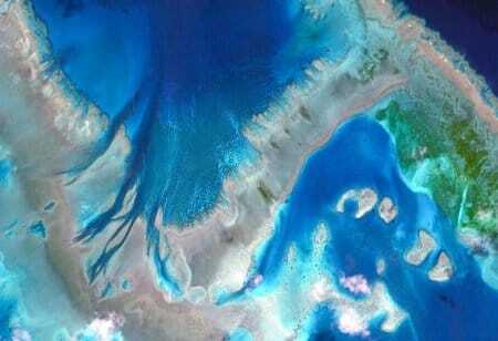 Дивовижні острови: приголомшливі фото з космосу