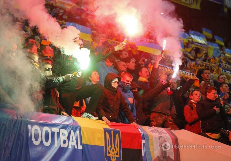 Порошенко, гімн і провокації: чим запам'ятався матч Україна - Словенія