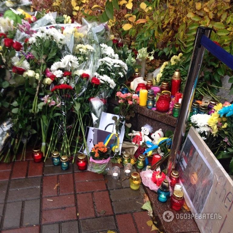Как в Киеве почтили память жертв парижских терактов: фоторепортаж