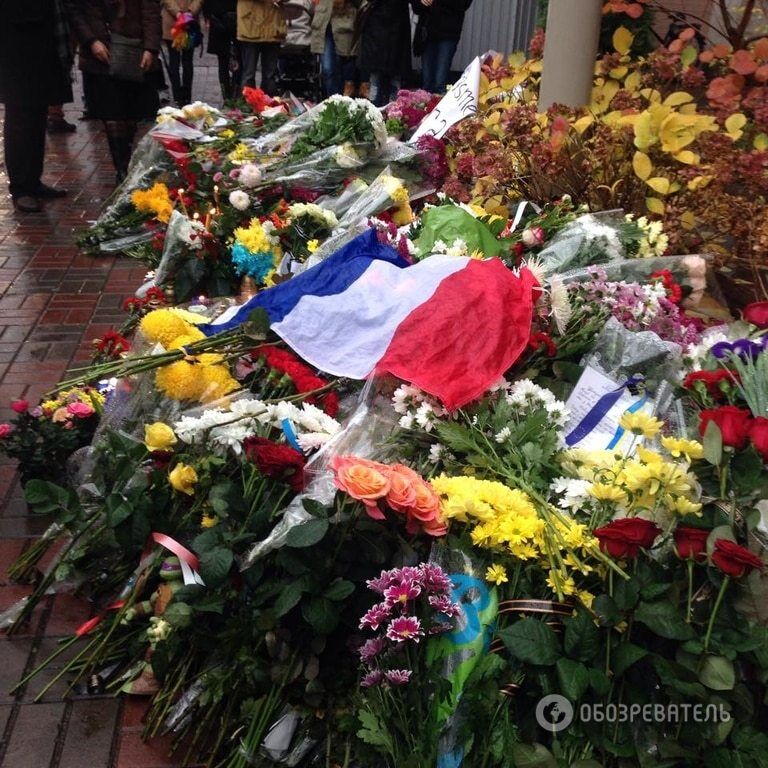 Як у Києві вшанували пам'ять жертв паризьких терактів: фоторепортаж