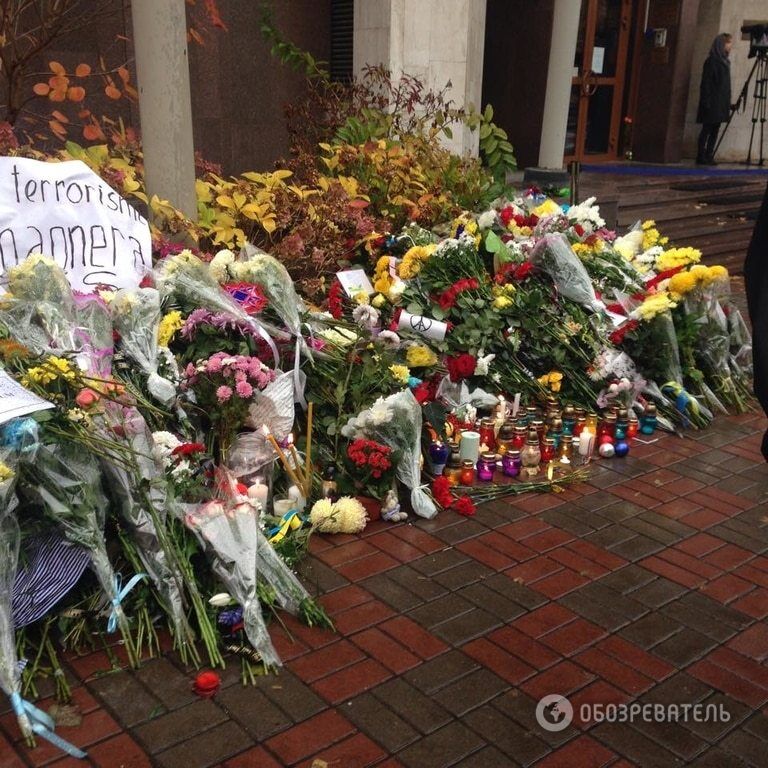 Как в Киеве почтили память жертв парижских терактов: фоторепортаж