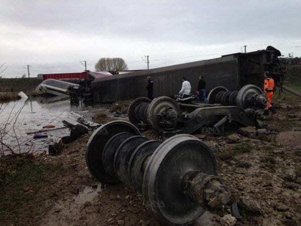 Новая трагедия: во Франции сошел с рельсов поезд, 5 жертв, десятки раненых. Фоторепортаж