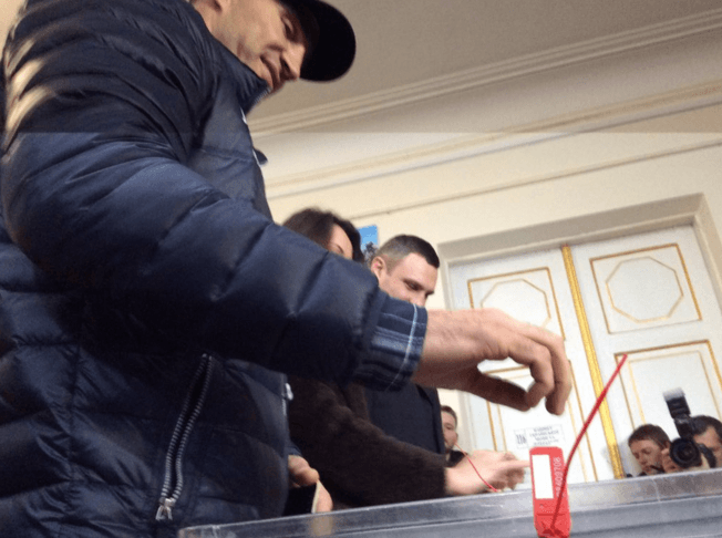 Как голосовали кандидаты в мэры Киева: фоторепортаж