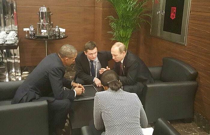 Примостились в уголке: Обама с Путиным переговорили в холле G20. Видеофакт