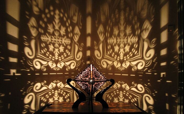 Магический свет: фото волшебных узоров на стенах от чешских дизайнеров