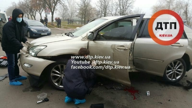 Появились жуткие фото с места взрыва автомобиля в Киеве