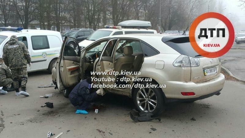 З'явилися моторошні фото з місця вибуху автомобіля в Києві