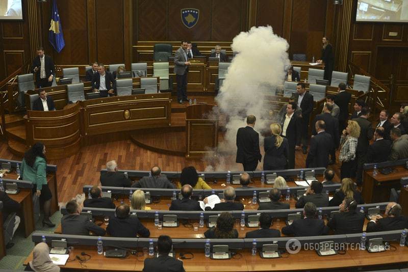 Почти как в Украине: в парламенте Косово депутаты распылили слезоточивый газ