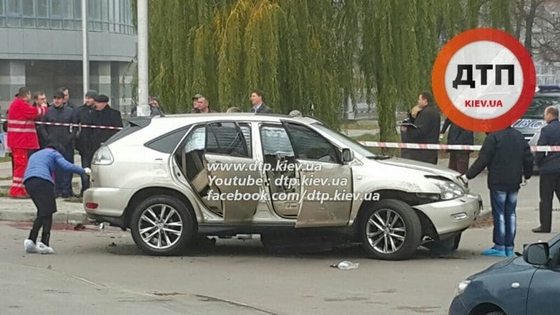 Появились жуткие фото с места взрыва автомобиля в Киеве